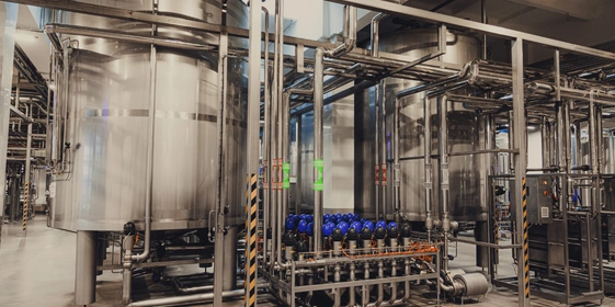 Кластерная панель управления. Управляют ей операторы: выбирают, какой клапан открыть, чтобы направить молоко в&nbsp;нужный танк