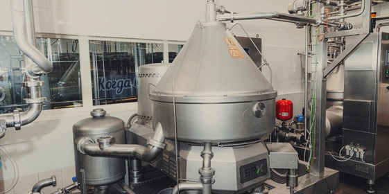 Сепаратор, который разделяет молоко и&nbsp;сливки