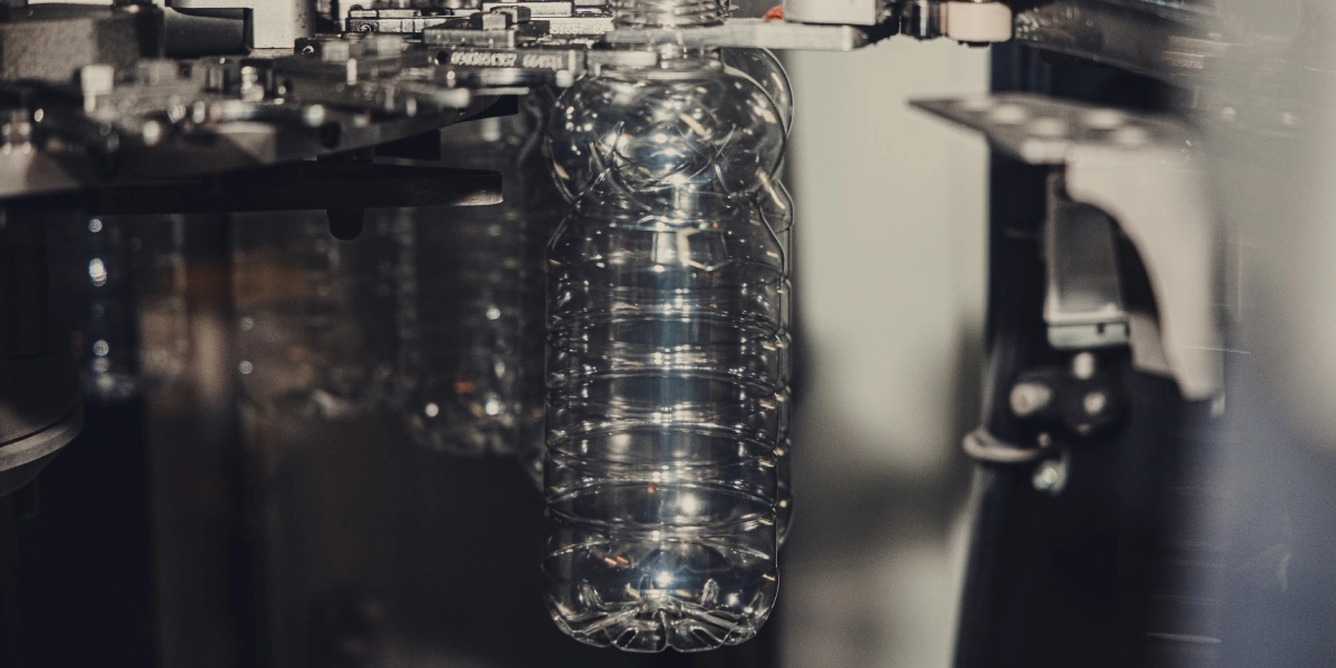 За несколько секунд преформа приобретает форму и&nbsp;становится бутылкой