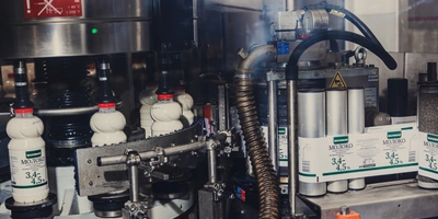 Наклеивают этикетку и&nbsp;QR-код «Честный знак»