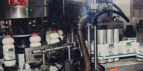 Наклеивают этикетку и&nbsp;QR-код «Честный знак»