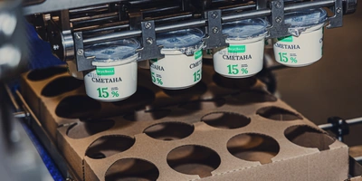 Готовую сметану фасуют, закрывают крышкой и&nbsp;отправляют на&nbsp;склад