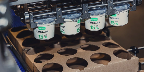 Готовую сметану фасуют, закрывают крышкой и&nbsp;отправляют на&nbsp;склад