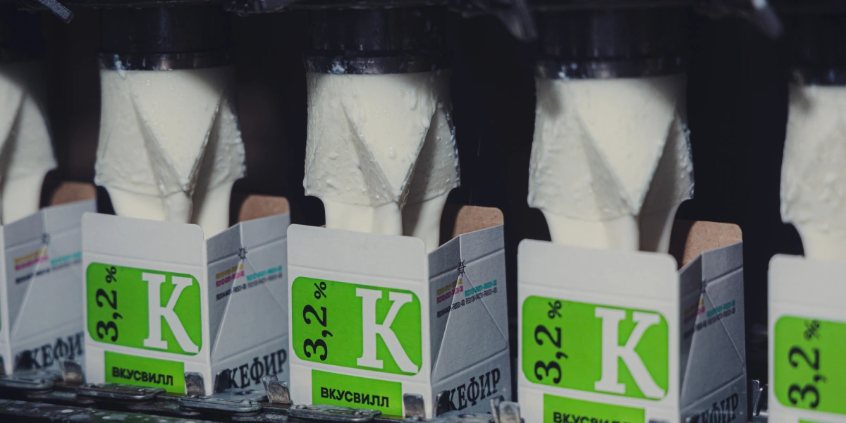 Кефир готовится шесть часов. Затем его разливают в&nbsp;пакеты