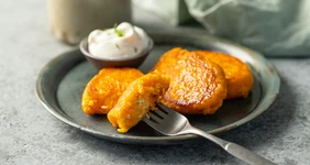 Сырники с&nbsp;манкой и&nbsp;морковью