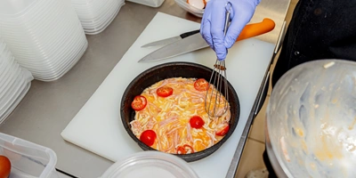 Одного омлета покупателям доступно три вида: с&nbsp;ветчиной и&nbsp;томатами, с&nbsp;беконом и&nbsp;ветчиной, с&nbsp;брокколи