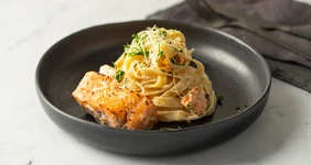 Фетучини Альфредо с&nbsp;сёмгой