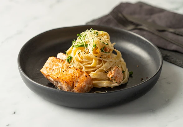 Рецепт «Фетучини Альфредо с&nbsp;сёмгой»