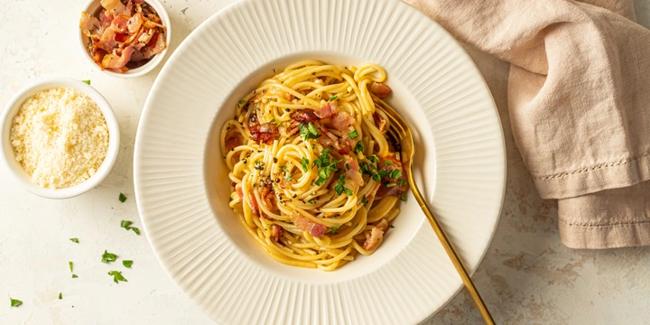 7 классических рецептов пасты — от&nbsp;карбонары до&nbsp;пад тая