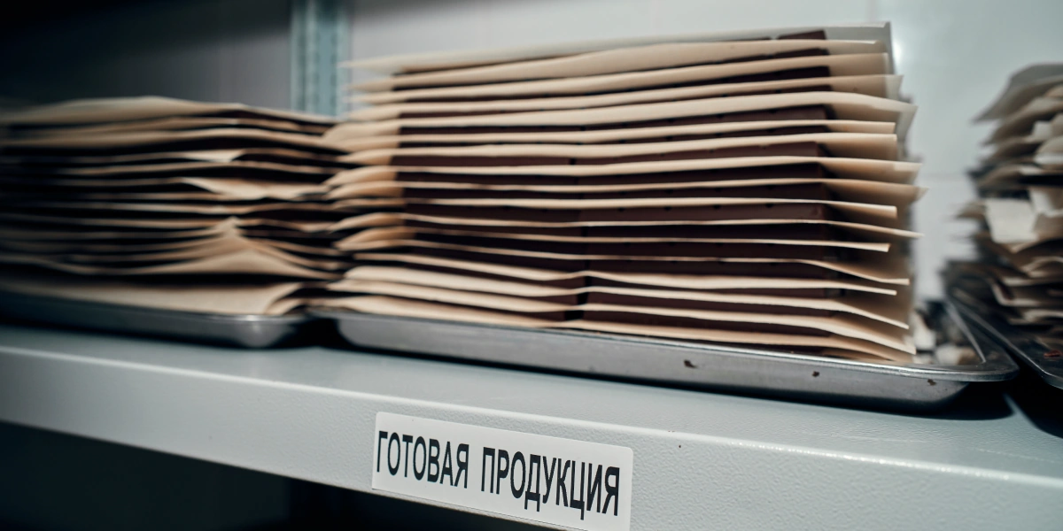 В одну смену в&nbsp;среднем получается сделать 15 000 плиток 45-граммового шоколада для&nbsp;ВкусВилла