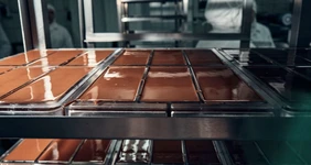 Как делают белый и&nbsp;молочный шоколад на&nbsp;фабрике кинорежиссера