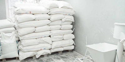 Мука для&nbsp;выпечки хлеба перед&nbsp;замесом просеивается на&nbsp;специальном аппарате. При&nbsp;приготовлении тартина используют микс муки. Так, в&nbsp;составе пшеничного тартина — эко-мука Шугуровская, которая высоко ценится среди крафотовых хлебопёков и&nbsp;кондитеров, а также отдельно продаётся в&nbsp;наших магазинах, пшеничная мука высшего сорта и&nbsp;пшеничная цельнозерновая мука