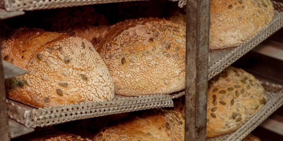 Выпеченный хлеб в&nbsp;течение шести часов остывает, после&nbsp;его помещают в&nbsp;камеру шоковой заморозки. Здесь при&nbsp;температуре -34 градуса продукт в&nbsp;зависимости от&nbsp;своей массы проведёт от&nbsp;трёх до&nbsp;четырёх часов. Затем изделие упаковывают и&nbsp;помещают в&nbsp;морозильную камеру, где оно будет дожидаться отгрузки на&nbsp;склад ВкусВилла