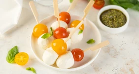 Канапе Капрезе