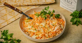 Салат «Витаминный» из&nbsp;капусты и&nbsp;моркови