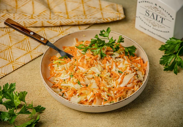 Рецепт «Салат «Витаминный» из&nbsp;капусты и&nbsp;моркови»