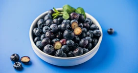 Правда ли черника и&nbsp;морковь улучшают зрение: эксперт о&nbsp;лучших продуктах для&nbsp;глаз