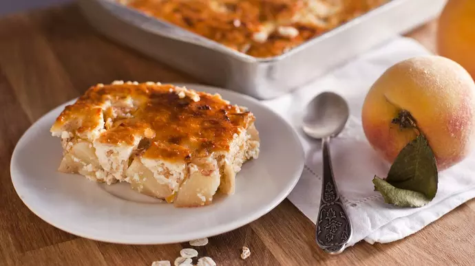 Запеканка с&nbsp;персиками на&nbsp;завтрак