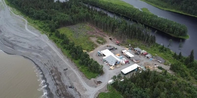 Так выглядит сверху комплекс в&nbsp;тайге. Здесь жилые и&nbsp;производственные помещения, холодильники для&nbsp;хранения выловленной рыбы, дизельгенераторы для&nbsp;выработки электроэнергии. Вся территория занимает 1,5 га