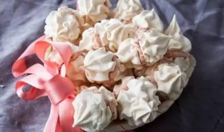 Пирожные из&nbsp;безе с&nbsp;кремом