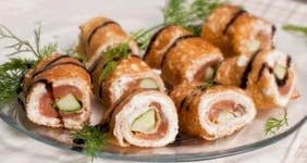 Роллы из&nbsp;блинчиков