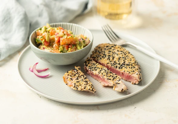 Рецепт «Тунец в&nbsp;кунжутной корочке с&nbsp;гуакамоле»