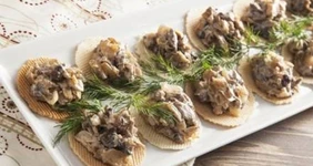Грибная икра на&nbsp;хлебцах