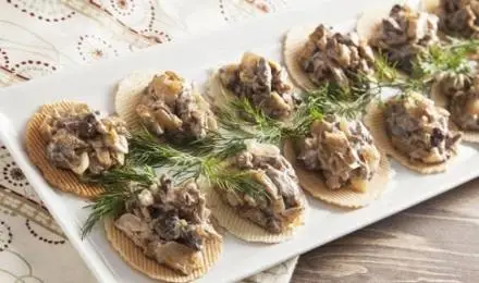 Рецепт «Грибная икра на&nbsp;хлебцах»