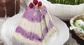 Полосатая пасха с&nbsp;черникой