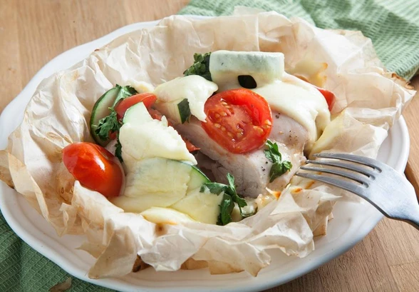 Рецепт «Конвертики с&nbsp;курицей, овощами и&nbsp;сыром»