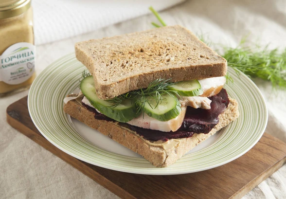 Рецепт «Сэндвич с&nbsp;шинкой и&nbsp;свеклой»