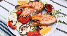 Форель на&nbsp;гриле с&nbsp;овощами