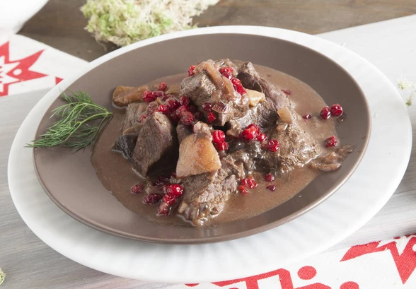 Рецепт «Оленина с&nbsp;брусникой и&nbsp;лесными грибами»
