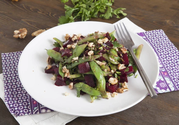 Рецепт «Салат с&nbsp;зеленой фасолью и&nbsp;свеклой»