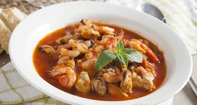 Томатный суп с&nbsp;морепродуктами