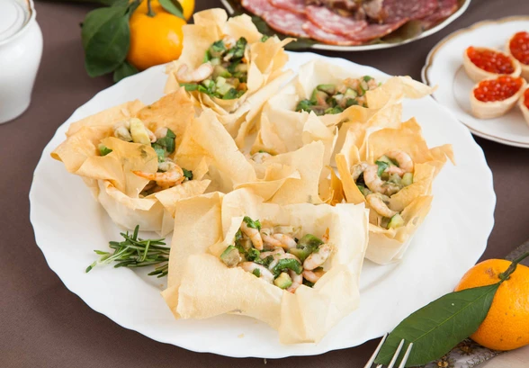 Рецепт «Салат с&nbsp;креветками и&nbsp;авокадо в&nbsp;тарталетках»