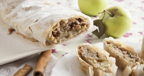 Штрудель с&nbsp;яблоками и&nbsp;корицей