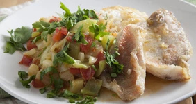 Морской окунь с&nbsp;овощами