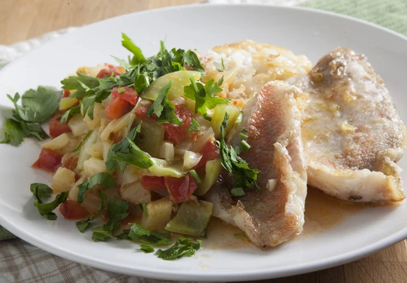 Рецепт «Морской окунь с&nbsp;овощами»