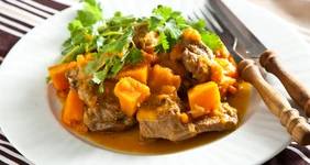 Рагу из&nbsp;баранины с&nbsp;тыквой и&nbsp;курагой