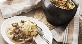 Говядина в&nbsp;горшочке с&nbsp;картофельным пюре