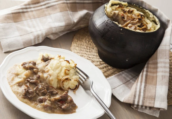 Рецепт «Говядина в&nbsp;горшочке с&nbsp;картофельным пюре»