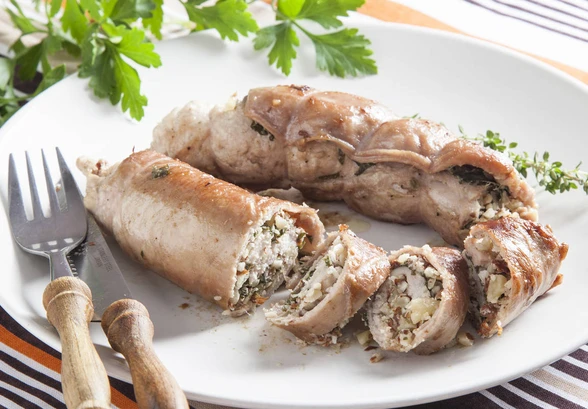 Рецепт «Рулетики из&nbsp;кролика с&nbsp;миндалем»