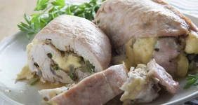 Филе индейки, фаршированное грибами и&nbsp;сыром