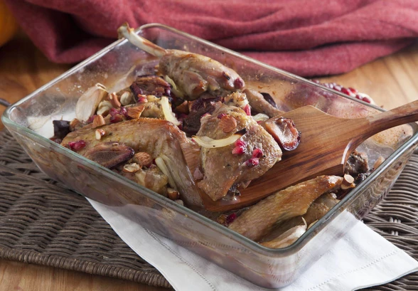 Рецепт «Цесарка со сливами, орехами и&nbsp;гранатом»