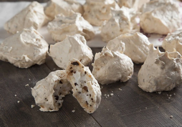 Рецепт «Безе с&nbsp;какао-крупкой»