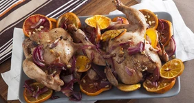 Цыплята-корнишоны с&nbsp;апельсинами и&nbsp;наршарабом