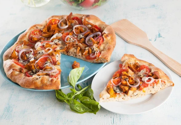 Рецепт «Пицца с&nbsp;лисичками и&nbsp;голубым сыром»