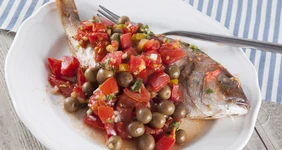 Дорада в&nbsp;средиземноморском стиле