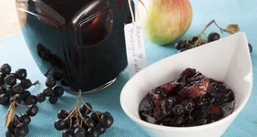 Варенье из&nbsp;черноплодной рябины с&nbsp;яблоками